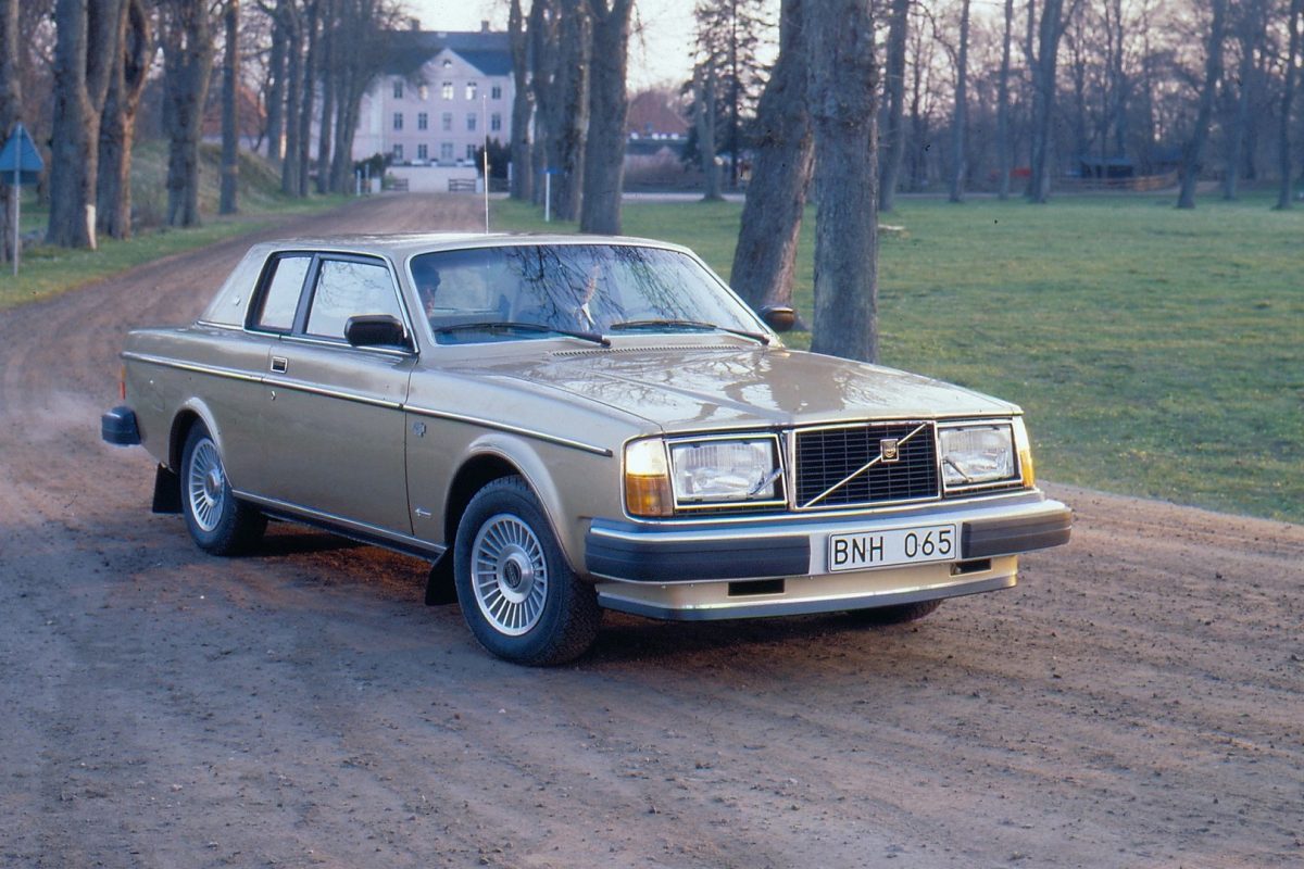 VOLVO 164