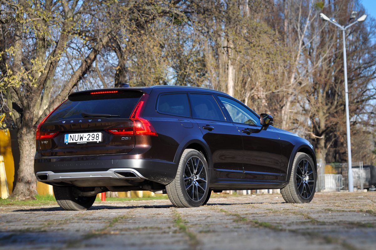 VOLVO V90
