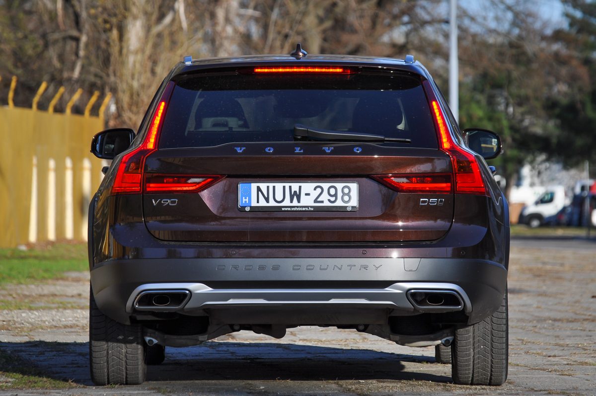 VOLVO V90