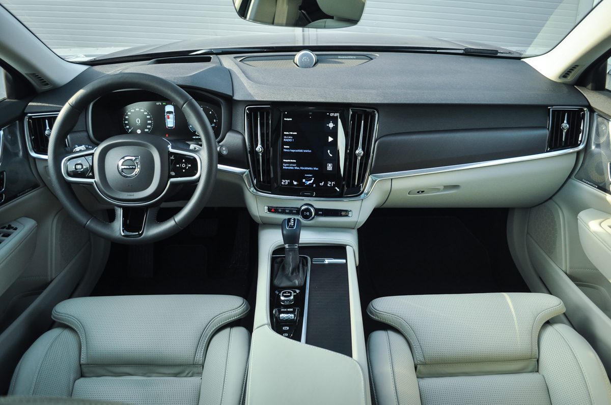 VOLVO V90