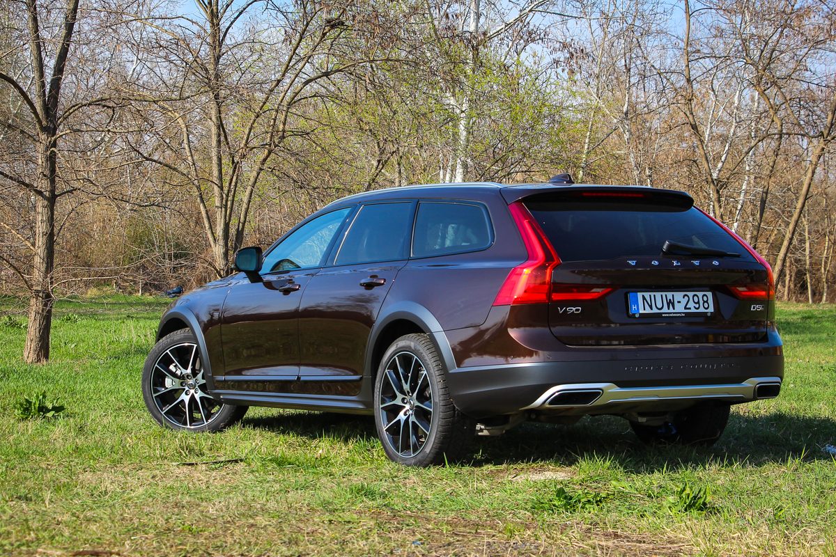 VOLVO V90