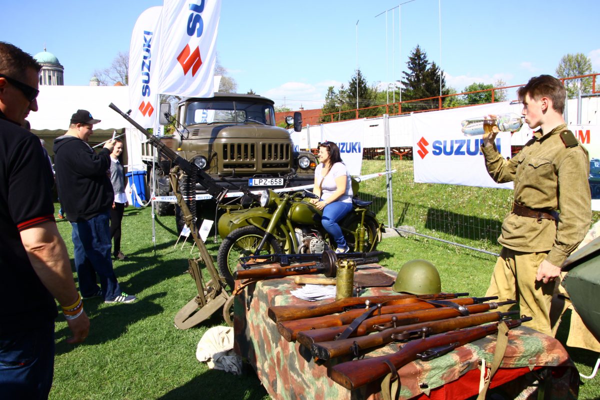 SUZUKI