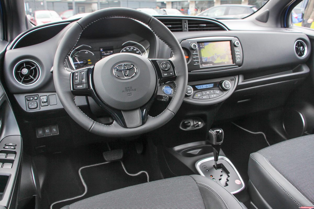 TOYOTA YARIS