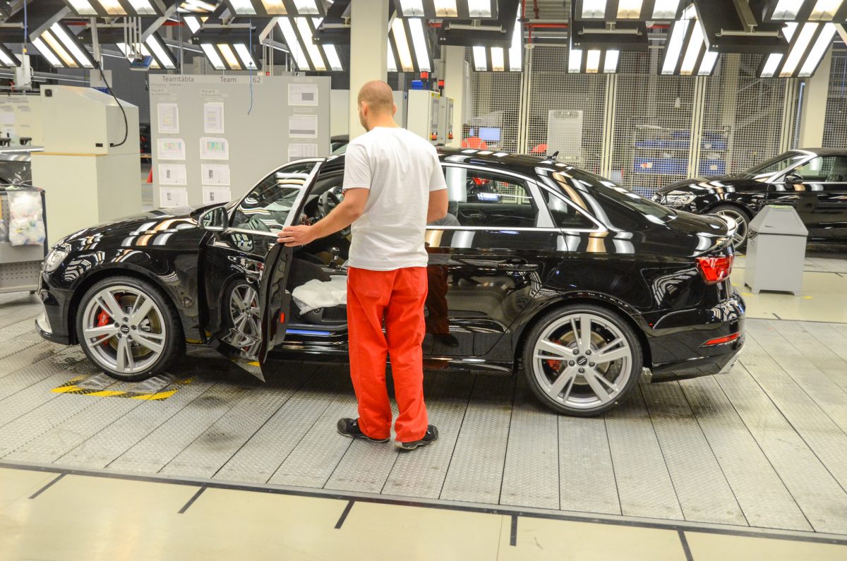 AUDI