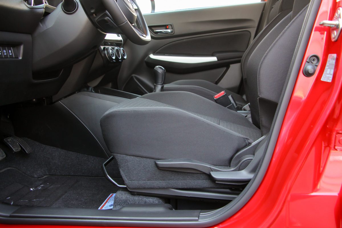 SUZUKI SWIFT