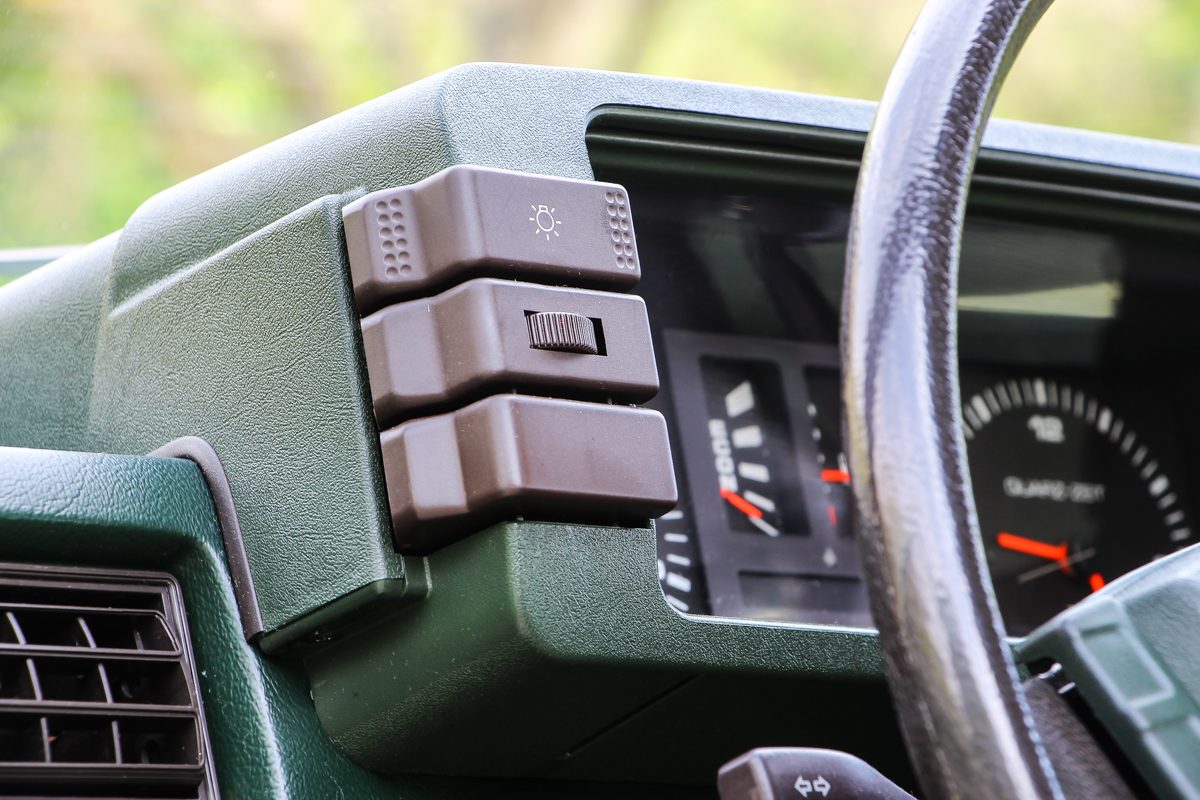 AUDI 80