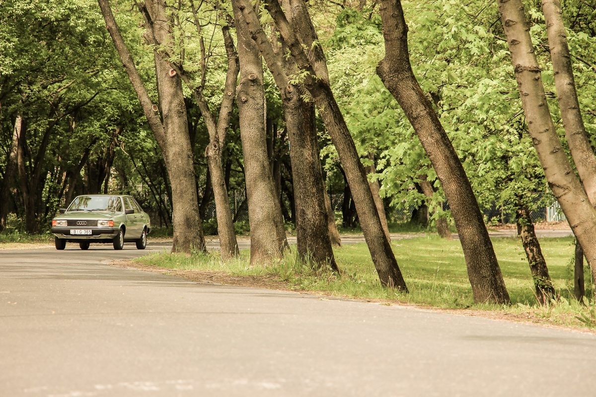 AUDI 80