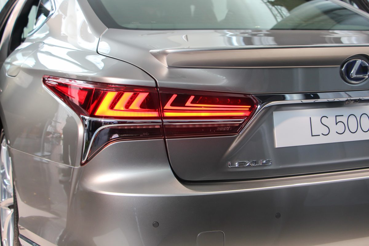LEXUS LS
