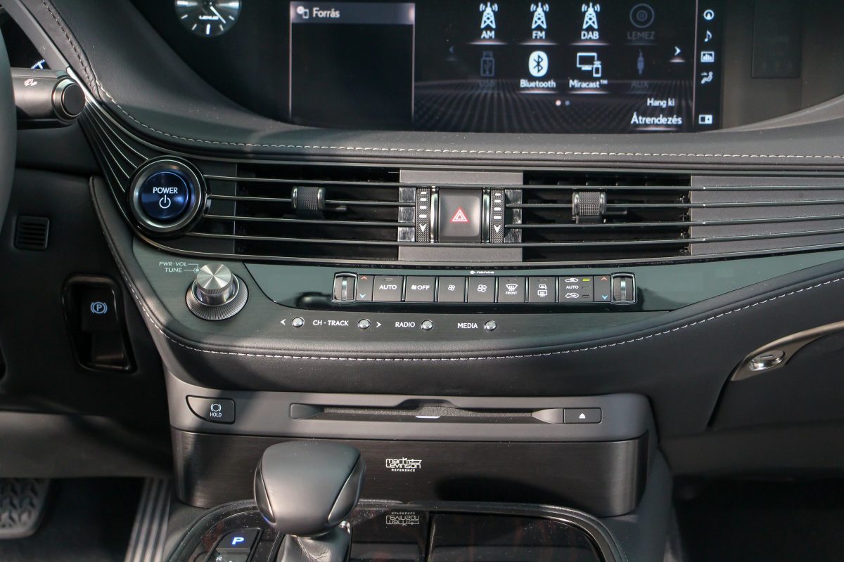 LEXUS LS
