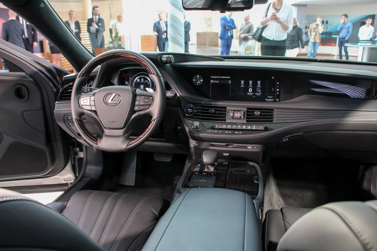 LEXUS LS