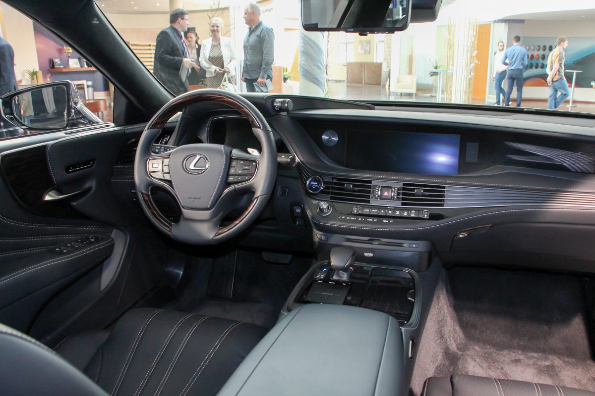 LEXUS LS
