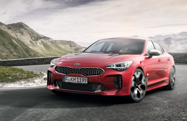 Négy ajtaja van és nagyon menő - Kia Stinger
