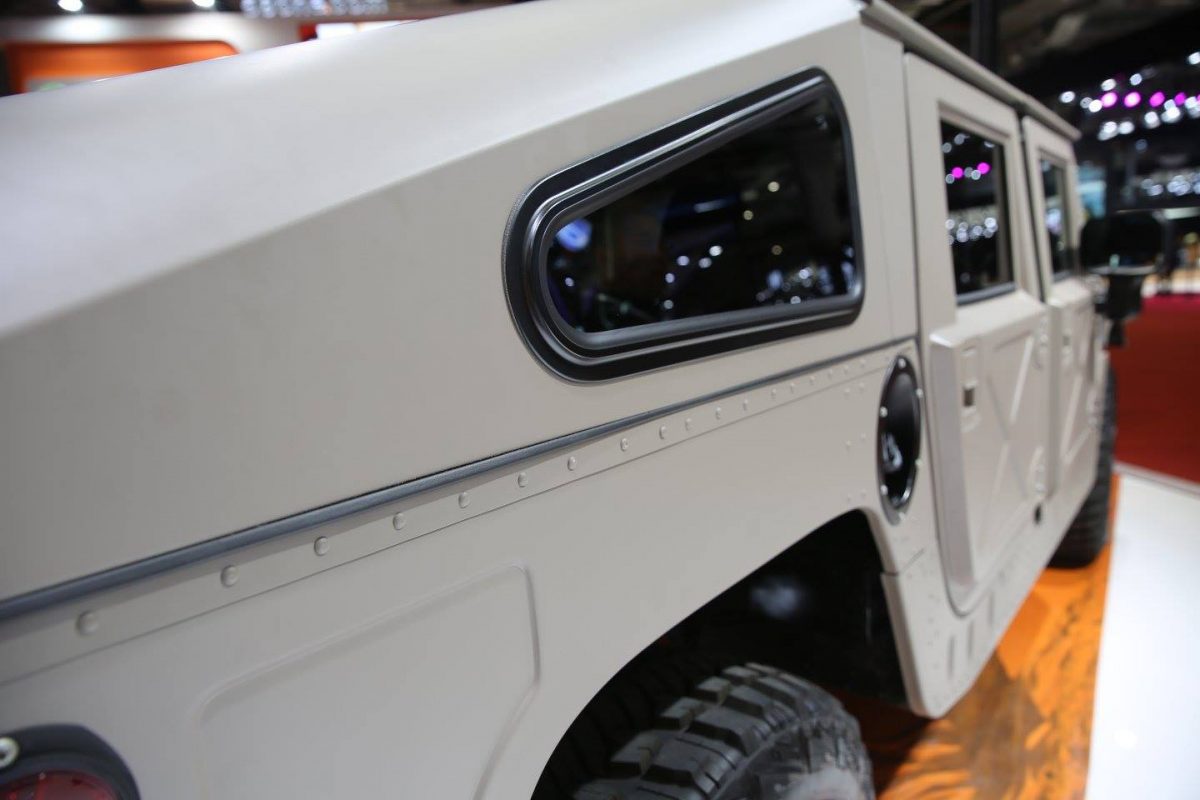 HUMMER H1