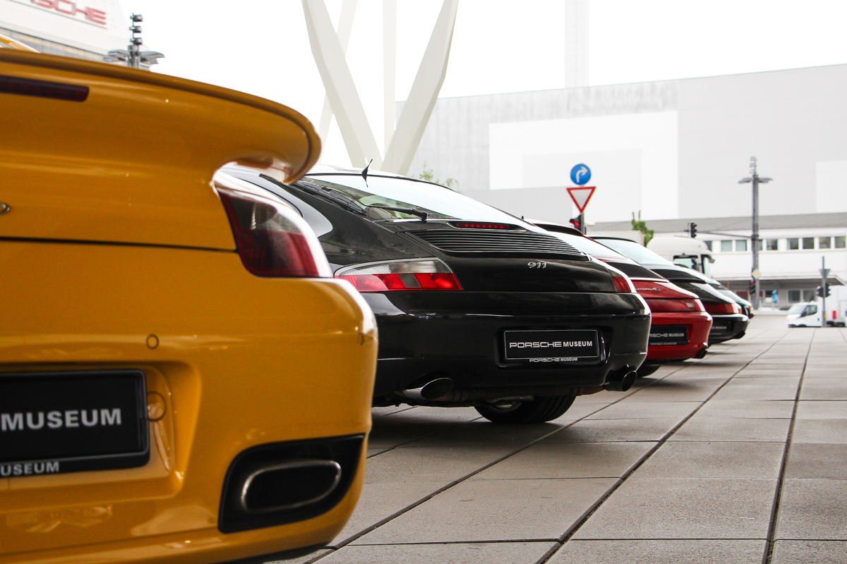 PORSCHE 911