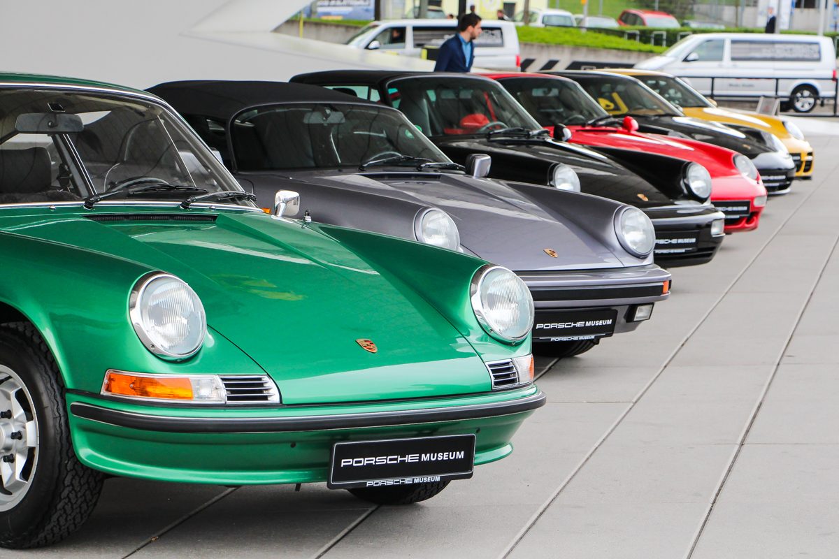 PORSCHE 911