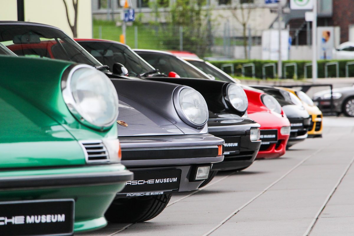PORSCHE 911
