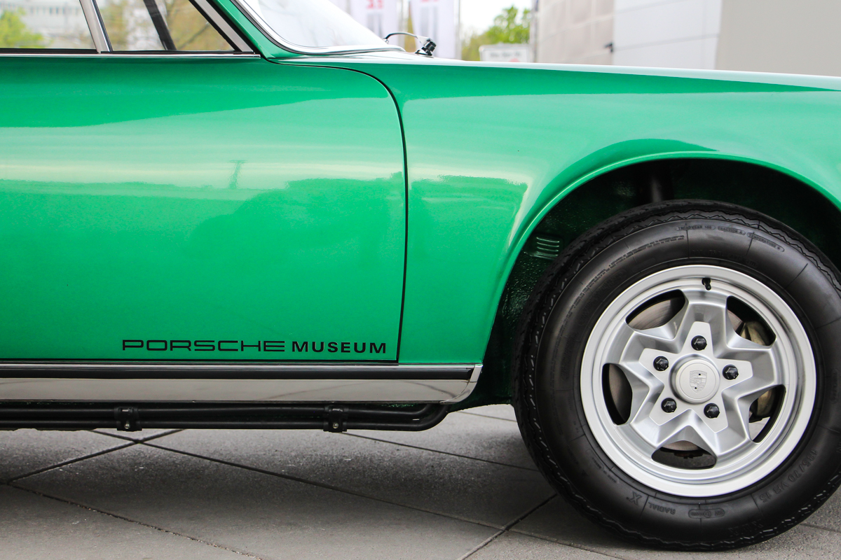 PORSCHE 911