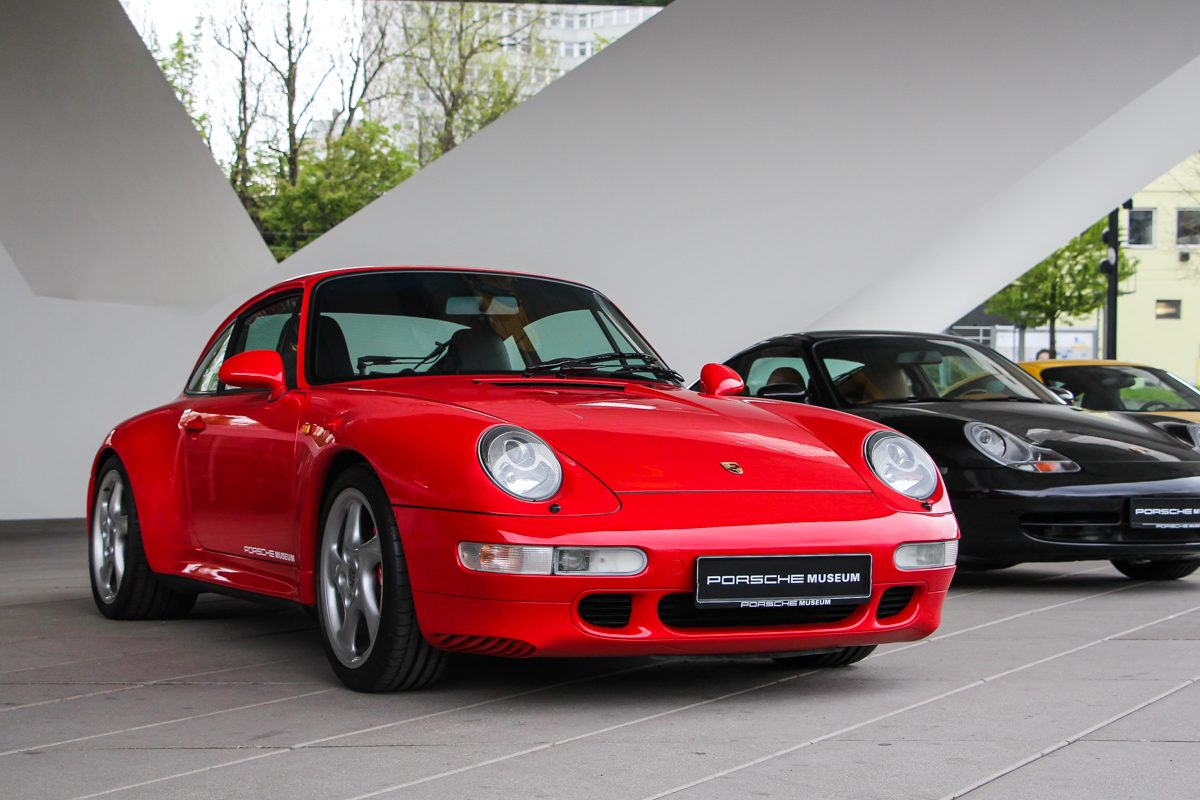 PORSCHE 911