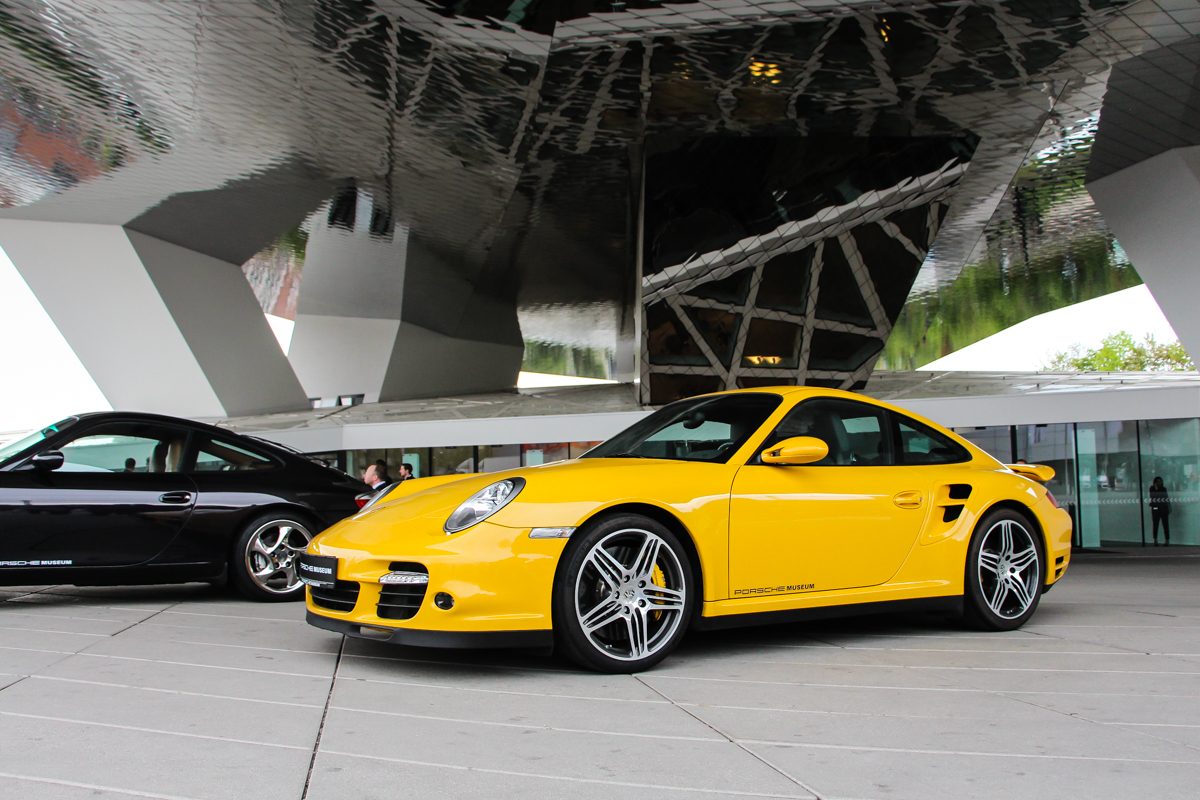 PORSCHE 911