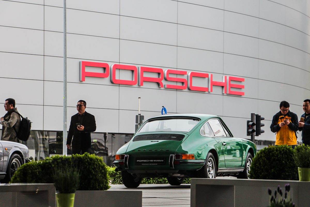 PORSCHE 911