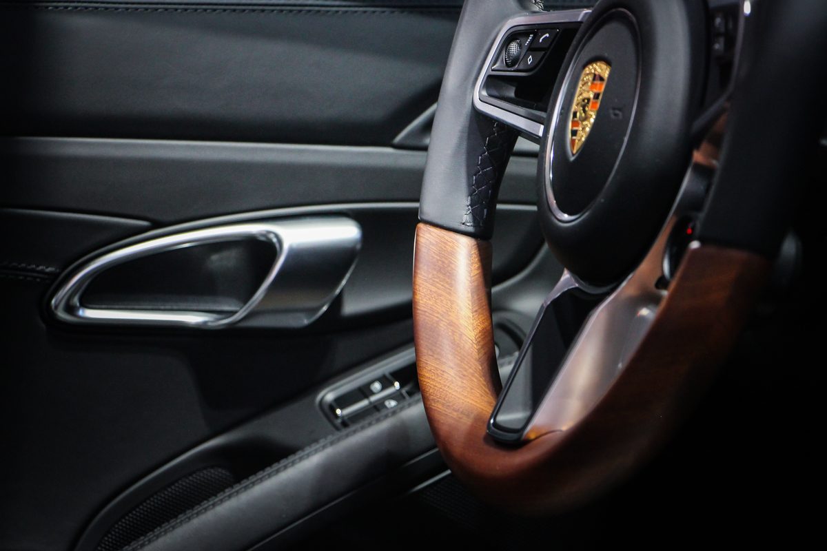 PORSCHE 911