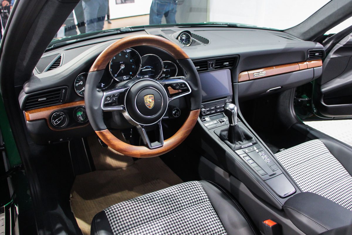 PORSCHE 911