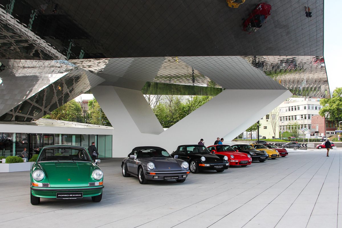 PORSCHE 911