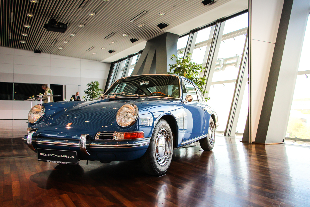 PORSCHE 911