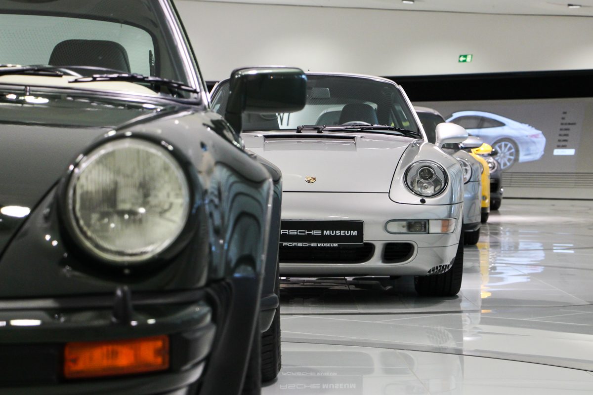 PORSCHE 911