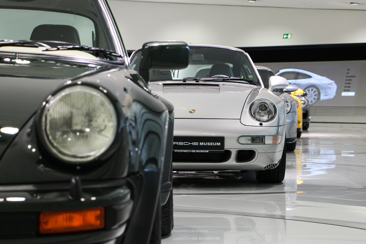 PORSCHE 911