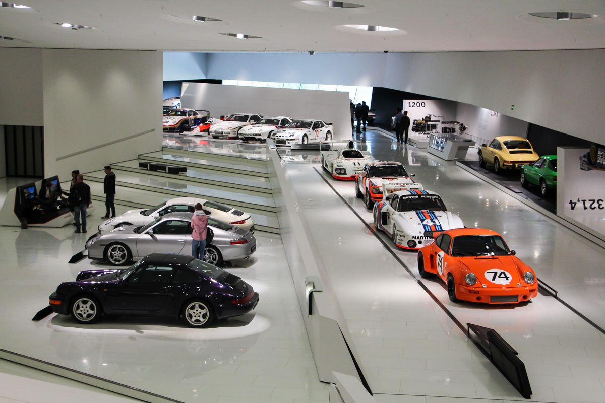 PORSCHE 911