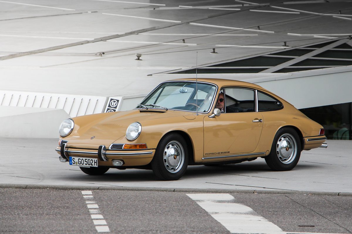 PORSCHE 911