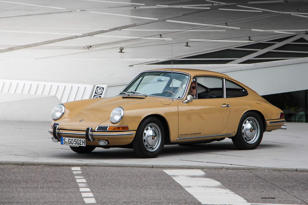 PORSCHE 911