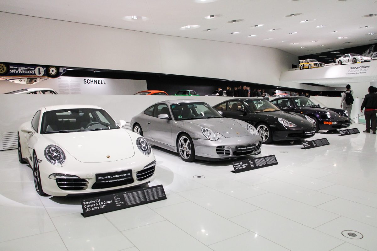 PORSCHE 911
