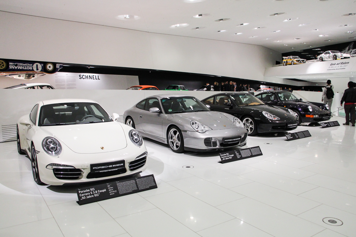 PORSCHE 911