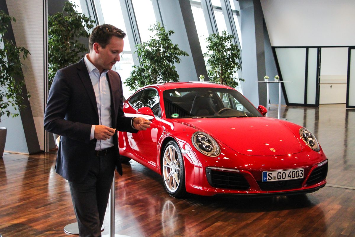 PORSCHE 911