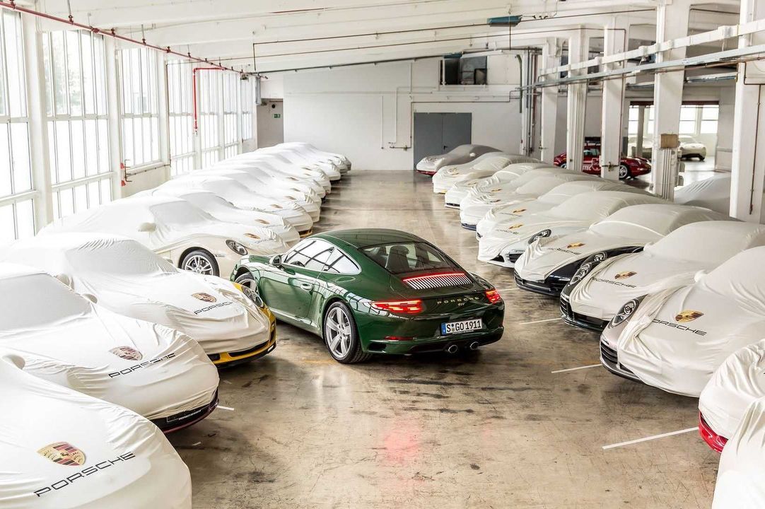 PORSCHE 911