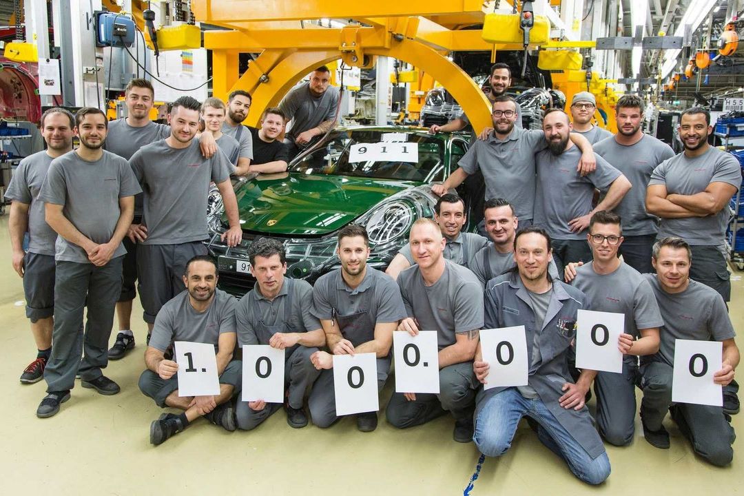 PORSCHE 911