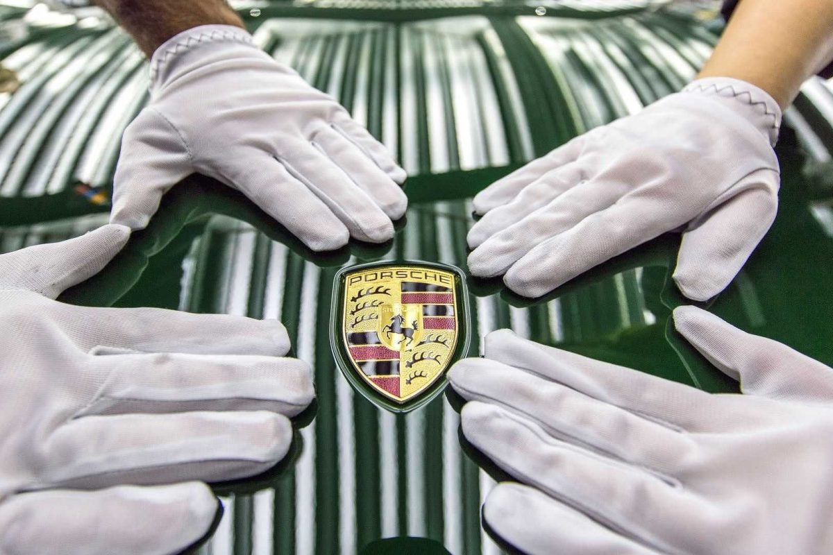 PORSCHE 911