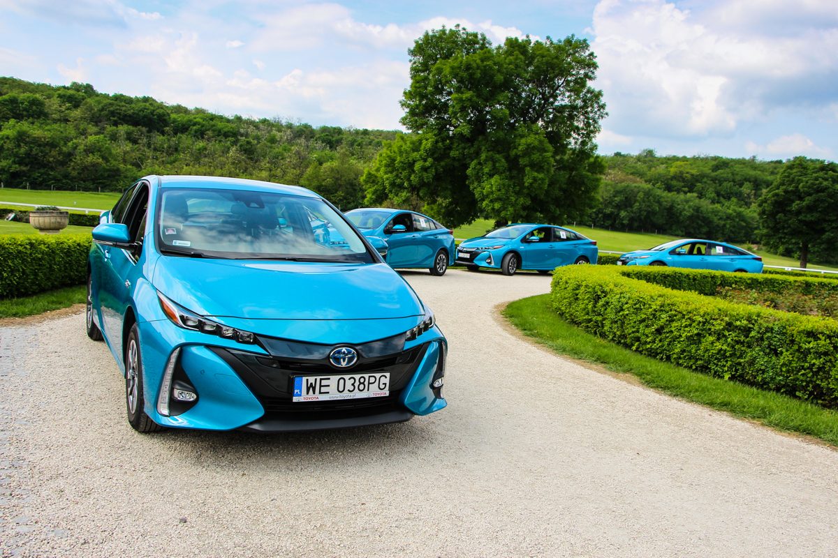 TOYOTA PRIUS