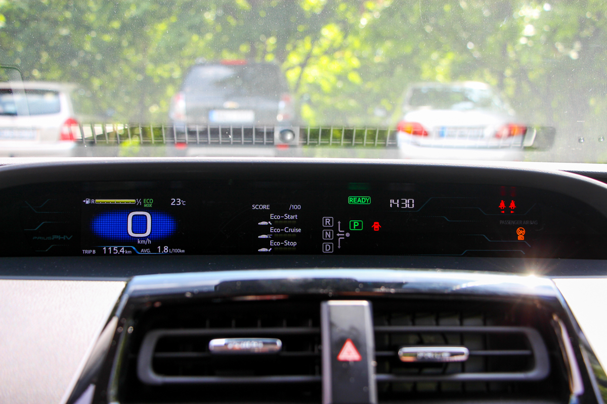 TOYOTA PRIUS