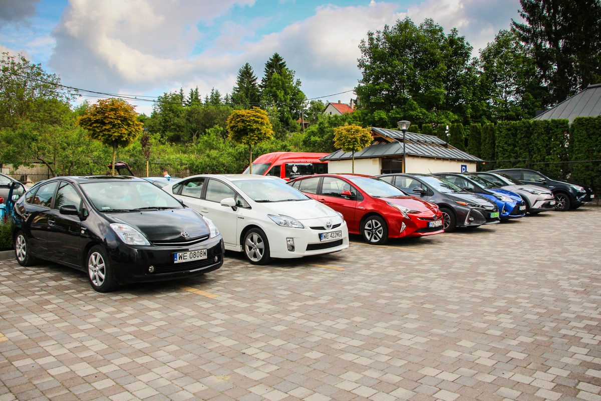 TOYOTA PRIUS
