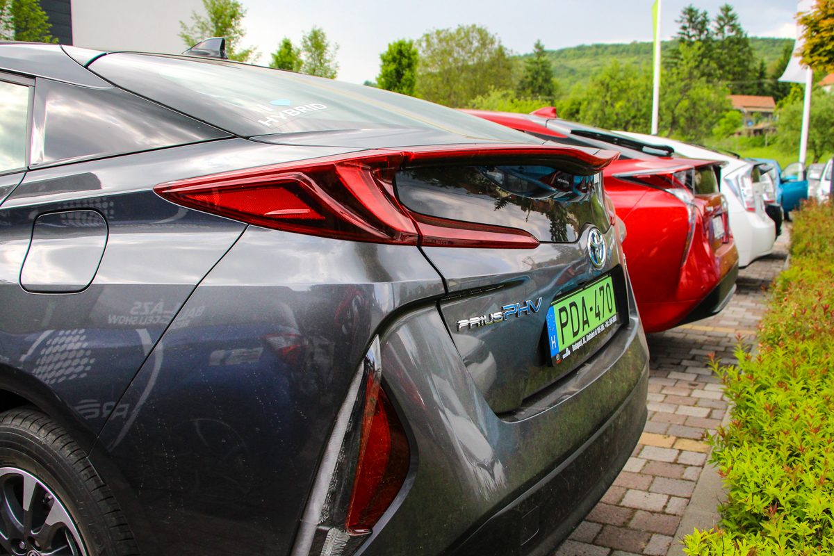 TOYOTA PRIUS