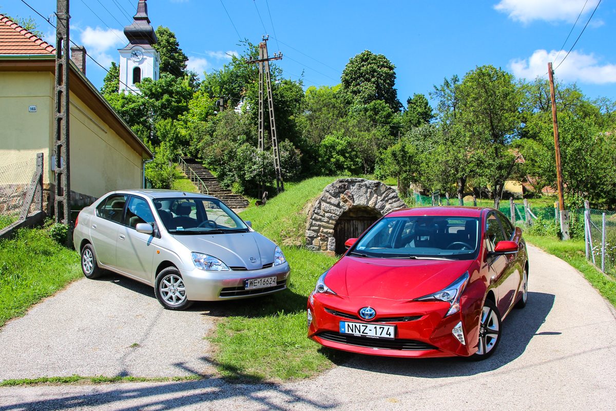 TOYOTA PRIUS