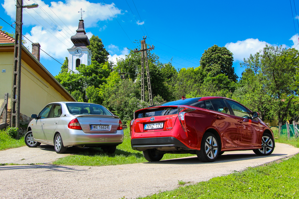 TOYOTA PRIUS