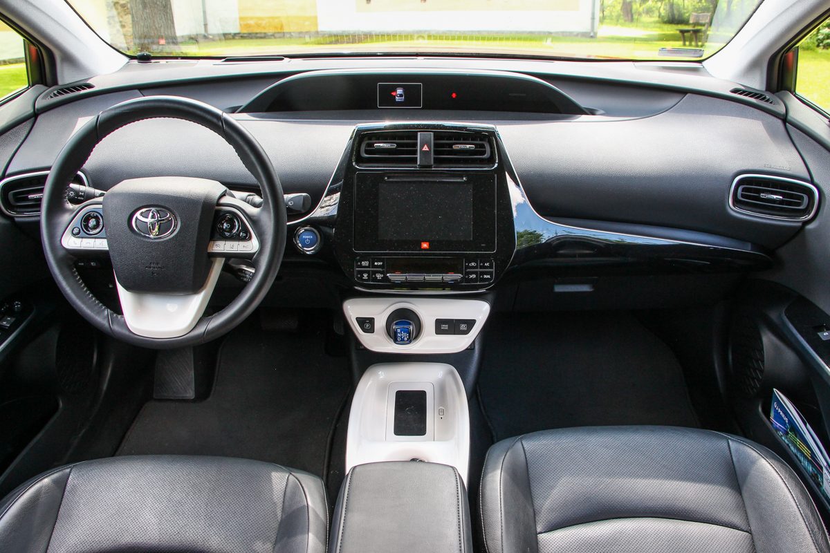 TOYOTA PRIUS