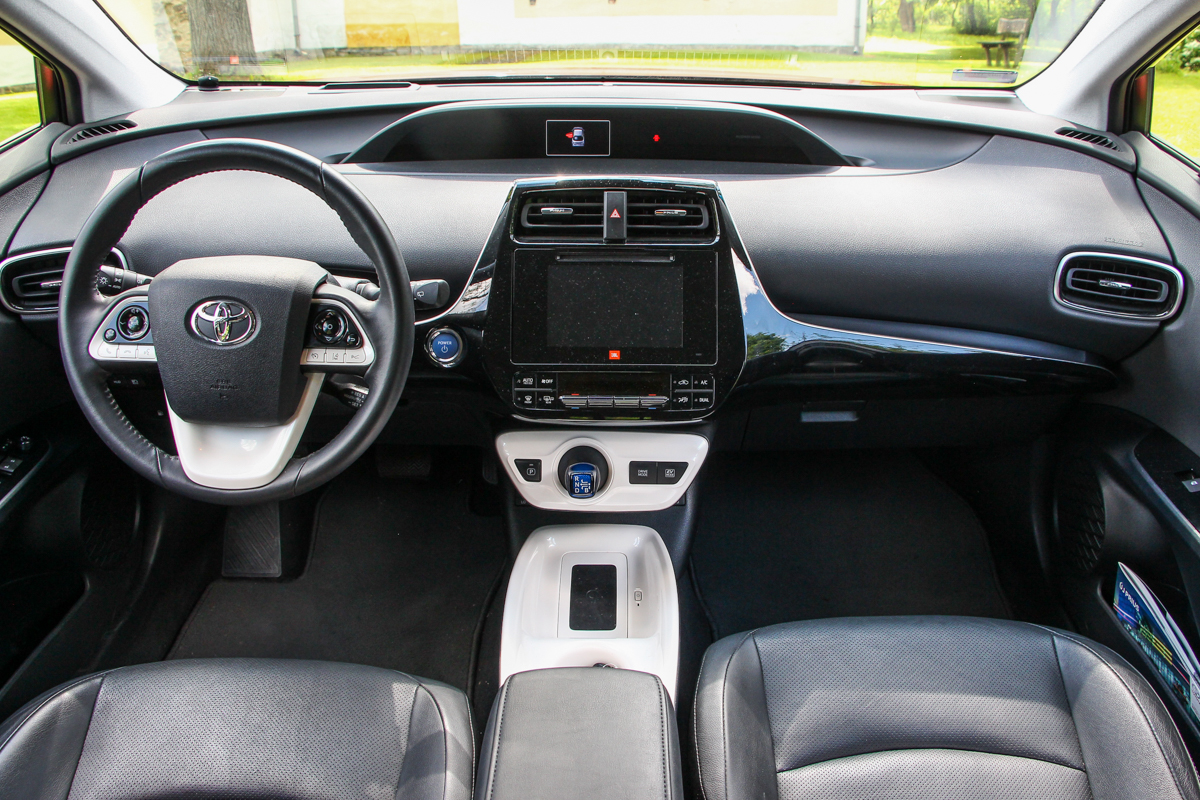 TOYOTA PRIUS