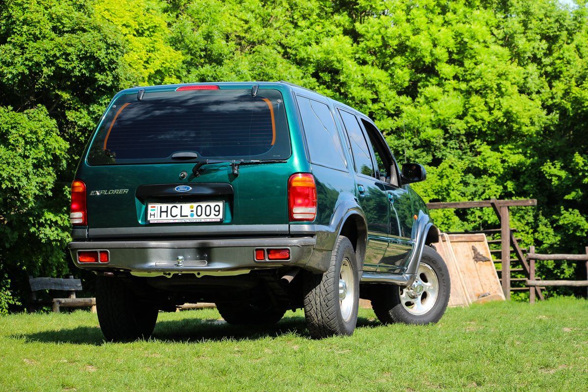 FORD EXPLORER