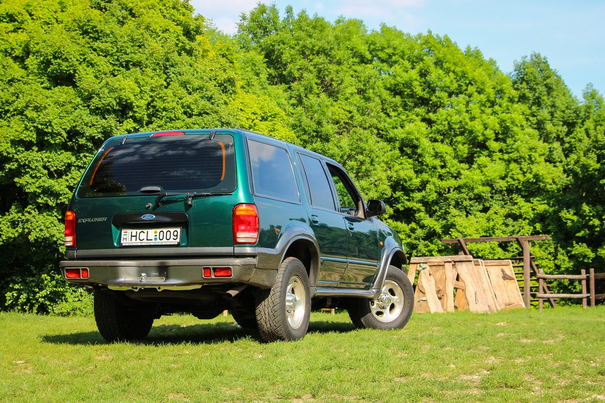 FORD EXPLORER