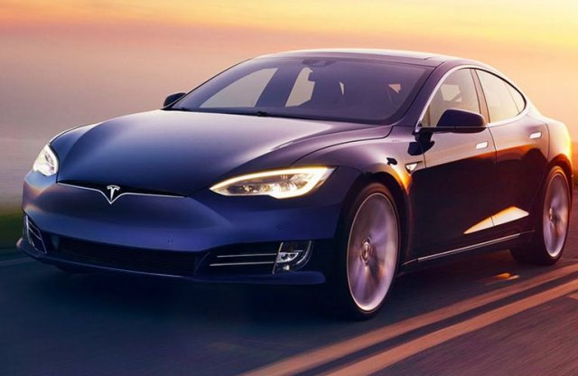 Még durvábbat gyorsul az új Tesla